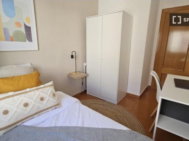 Habitación en piso compartido de 3 habitaciones en alquiler en Trinitat, Valencia
