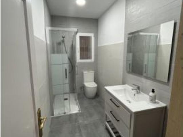 Habitación en piso compartido de 3 habitaciones en alquiler en Zapillo, ideal para estudiantes