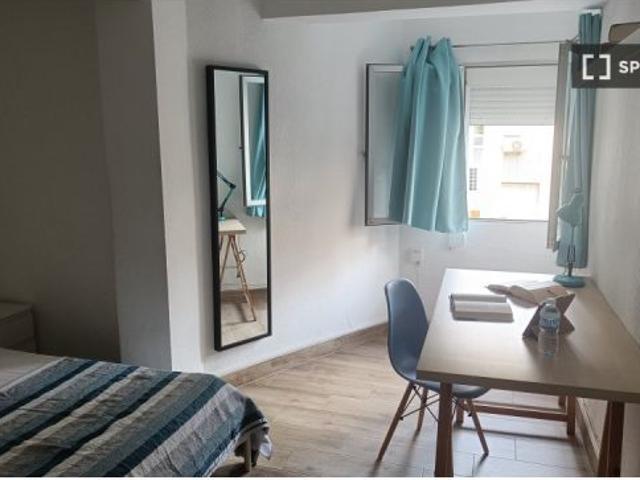 Habitación en piso compartido de 3 habitaciones en alquiler en Zapillo, perfecta para profesionales