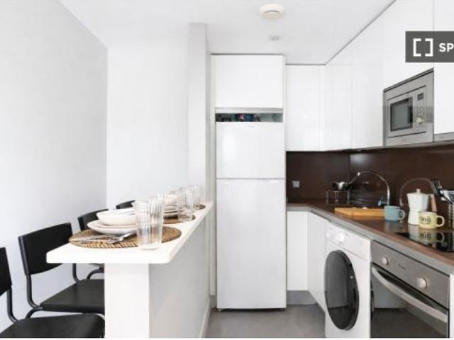 Habitación en piso compartido de 3 habitaciones en alquiler en Buenavista, Madrid