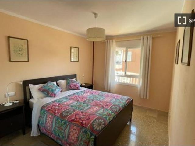 Habitación en piso compartido de 3 habitaciones en alquiler en Can Pastilla, solo profesionales y es