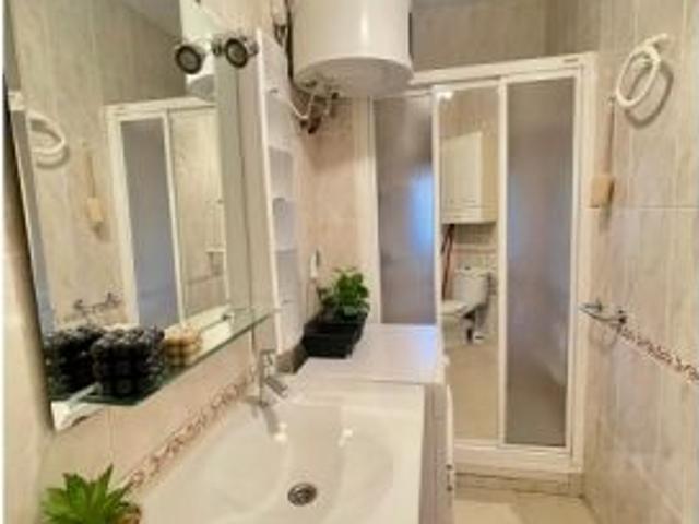 Habitación en piso compartido de 3 habitaciones en alquiler en Castilla perfecta para profesionales