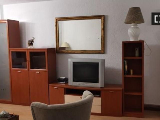 Habitación en piso compartido de 3 habitaciones en alquiler en Casa de Campo