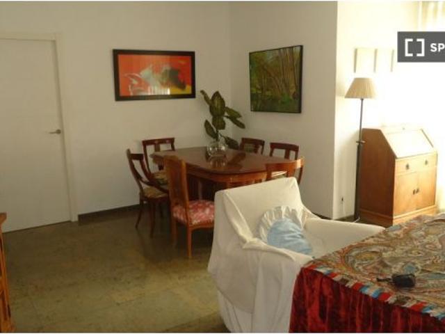 Habitación en piso compartido de 3 habitaciones en alquiler en Centro
