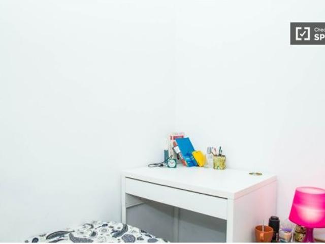 Habitación en piso compartido de 3 habitaciones en alquiler en El Raval