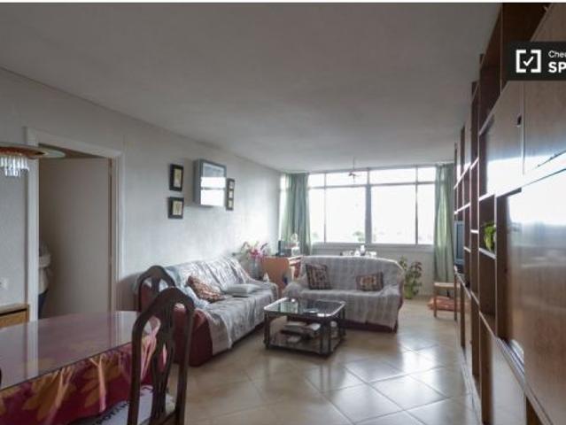 Habitación en piso compartido de 3 habitaciones en alquiler en Getafe, apta para profesionales y est