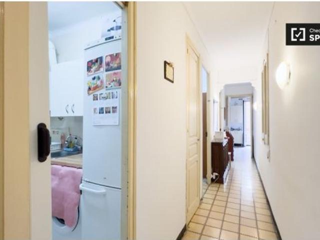Habitación en piso compartido de 3 habitaciones en alquiler en La Sagrada Familia, gastos incluidos