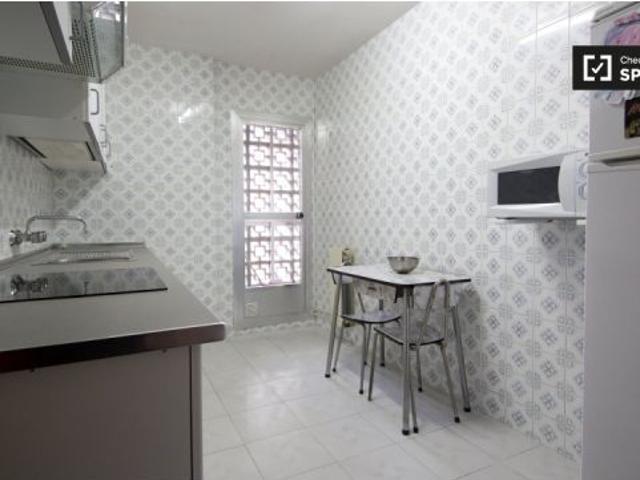 Habitación en piso compartido de 3 habitaciones en alquiler en Móstoles, solo estudiantes