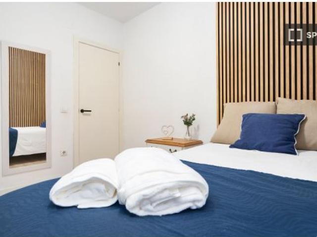 Habitación en piso compartido de 3 habitaciones en alquiler en Sant Martí de Provençals, solo estudi