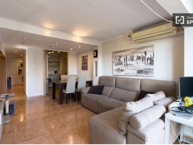 Habitación en piso compartido de 3 habitaciones en alquiler en Sant Adrià de Besòs, perfecta para pr
