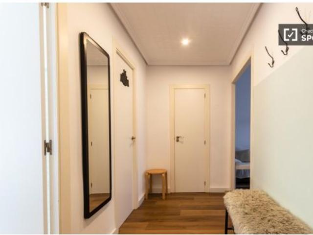 Habitación en piso compartido de 3 habitaciones en alquiler en Sant Antoni, algunos gastos incluidos