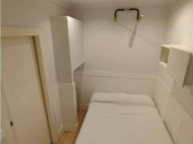Habitación en piso compartido de 3 habitaciones en Les Corts, gastos incluidos