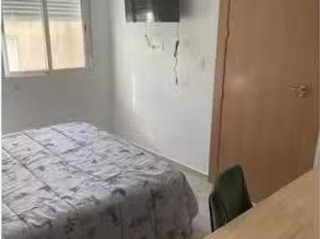 Habitación en piso compartido de 3 habitaciones en Murcia