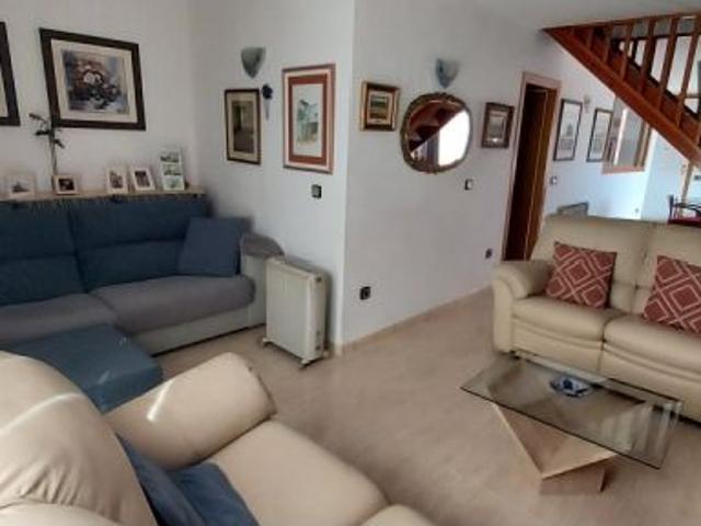 Habitación en piso compartido de 3 habitaciones en Sant Just Desvern para parejas