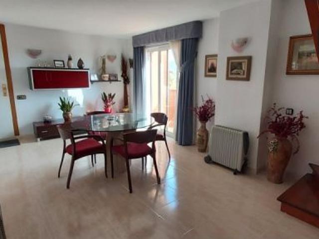 Habitación en piso compartido de 3 habitaciones en Sant Just Desvern para parejas