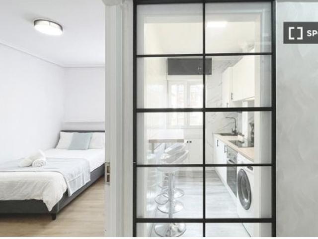Habitación en piso compartido de 3 habitaciones en Santander, ideal para profesionales y estudiantes