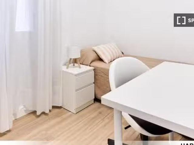 Habitación en piso compartido, El Cerro, Sevilla