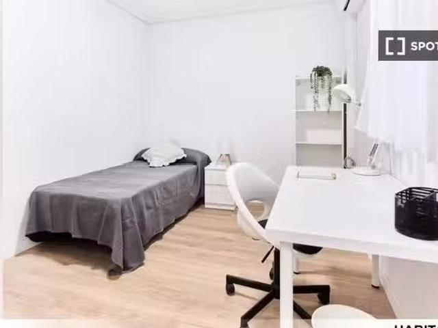 Habitación en piso compartido, El Cerro, Sevilla