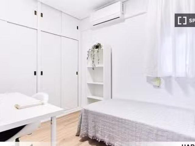 Habitación en piso compartido, El Cerro, Sevilla