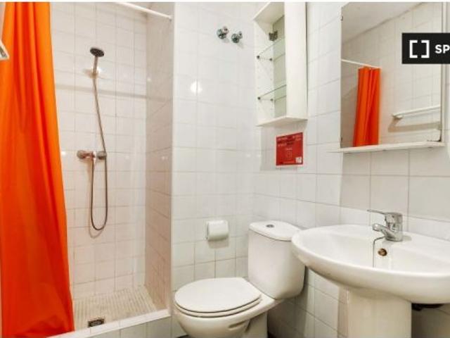 Habitación en piso compartido en Alicante Solo chicas