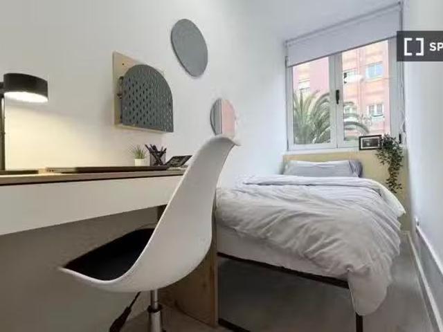 Habitación en piso compartido en alquiler, Valverde, Madrid