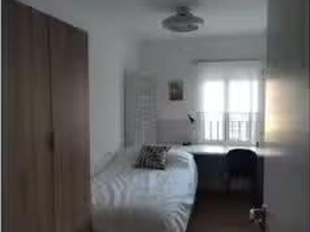 Habitación en piso compartido en alquiler en Alcalá de Henares.
