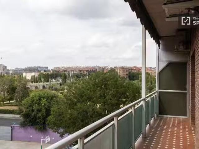 Habitación en piso compartido en alquiler en Comillas, Madrid