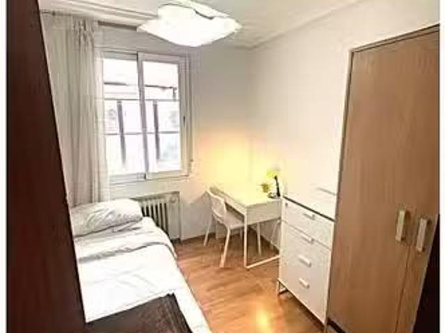 Habitación en piso compartido en alquiler en Cuatro Caminos, M.