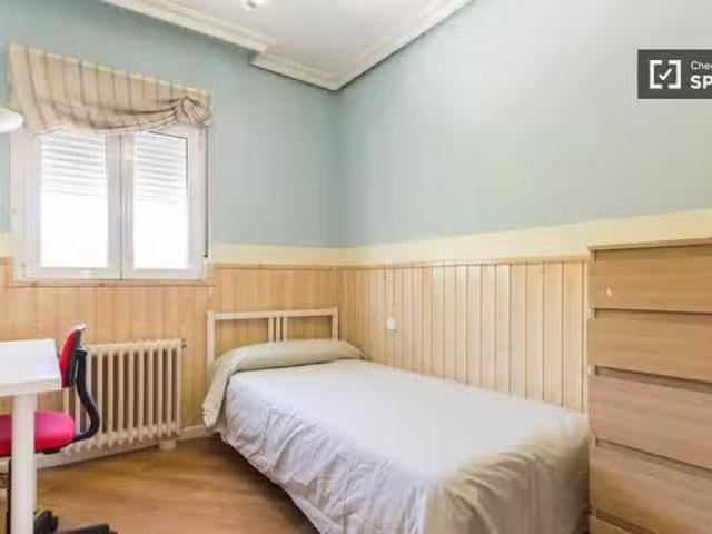 Habitación en piso compartido en alquiler en El Plantío, Madrid