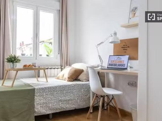 Habitación en piso compartido en alquiler en Los Rosales, Madr.