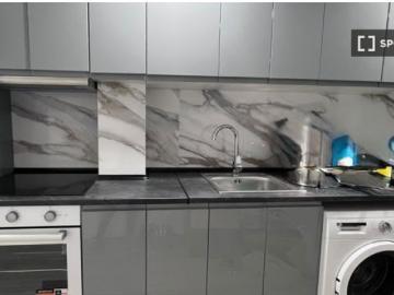Habitación en piso compartido en alquiler en Palomeras Sureste, solo para mujeres
