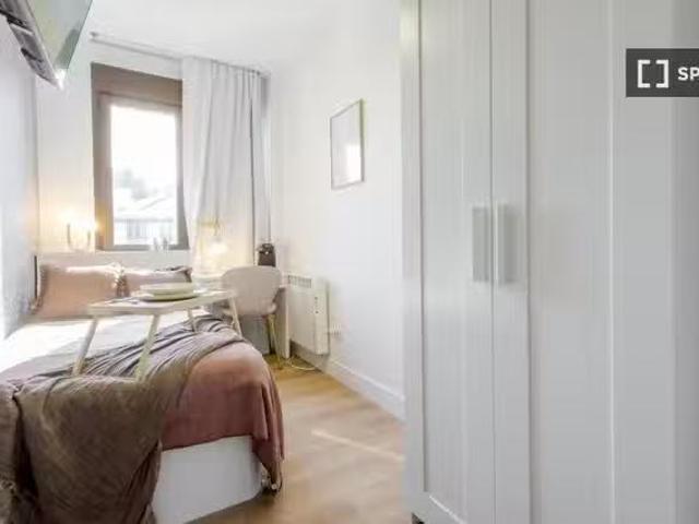 Habitación en piso compartido en alquiler en Peñagrande, Madrid
