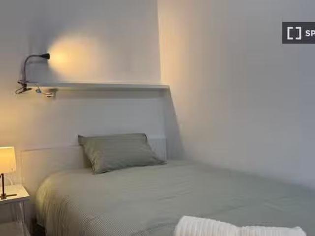 Habitación en piso compartido en alquiler en Peñagrande, Madrid