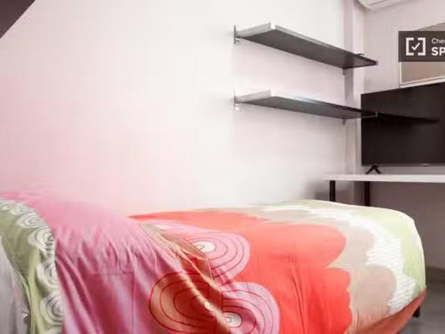 Habitación en piso compartido en alquiler en Peñagrande, Madrid