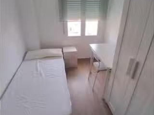 Habitación en piso compartido en alquiler en Pino Flores, Sevi.