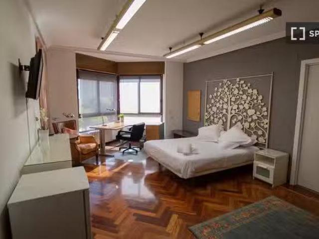 Habitación en piso compartido en alquiler en Plaza España, Val.
