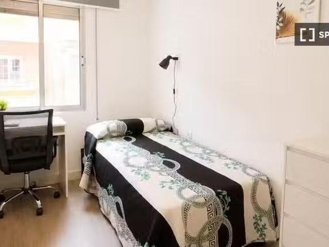 Habitación en piso compartido en alquiler en Puerta del Ángel.