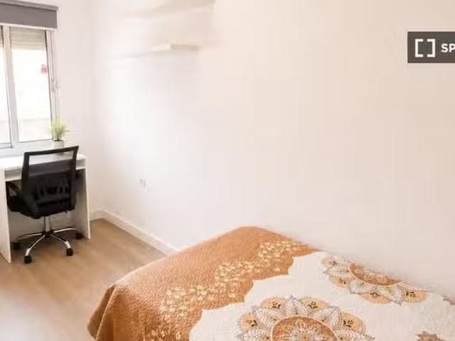 Habitación en piso compartido en alquiler en Puerta del Ángel.