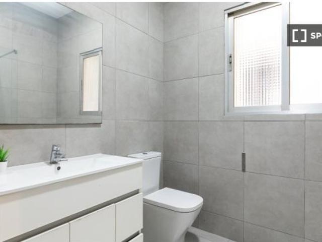 Habitación en piso compartido en alquiler en Russafa, solo para profesionales y estudiantes