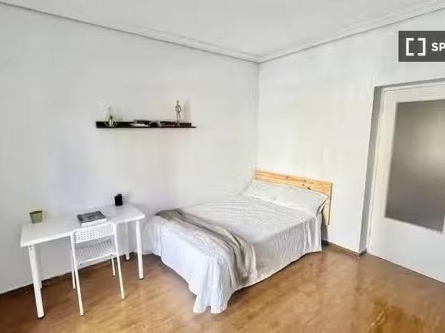 Habitación en piso compartido en alquiler en Santiponce, Sevil.