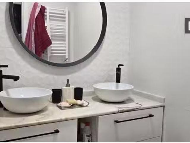 Habitación en piso compartido en alquiler en Salvador, Madrid