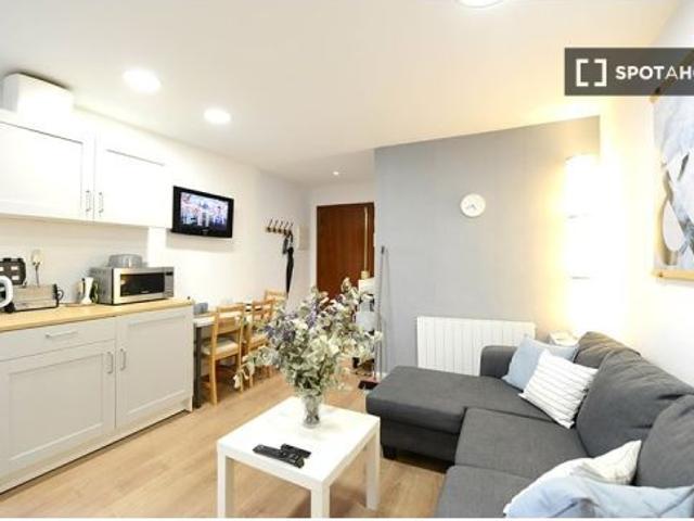 Habitación en piso compartido en Bilbao con balcón privado