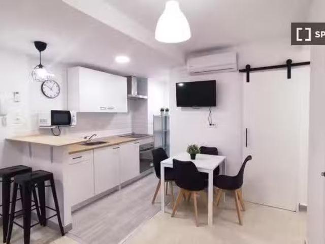 Habitación en piso compartido en Cartuja, Granada