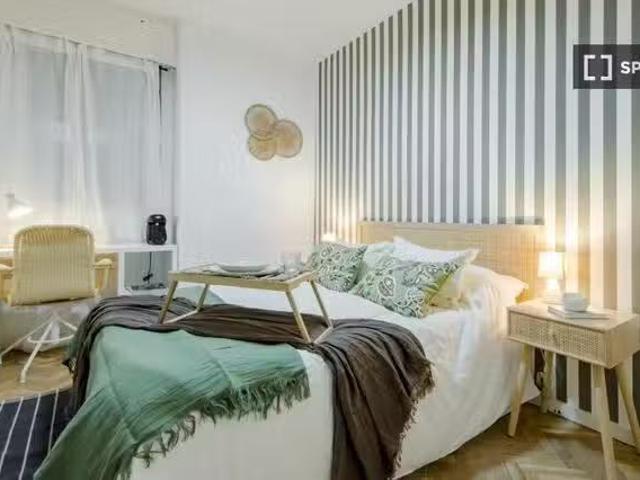 Habitación en piso compartido en Castillejos, Madrid