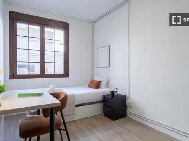 Habitación en piso compartido en Cuatro Caminos, Madrid