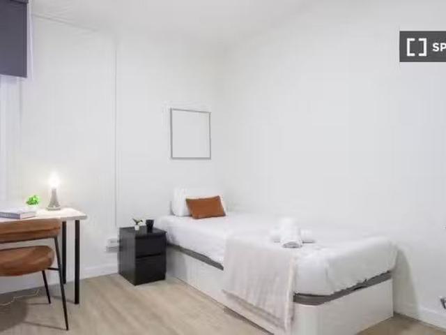 Habitación en piso compartido en Cuatro Caminos, Madrid