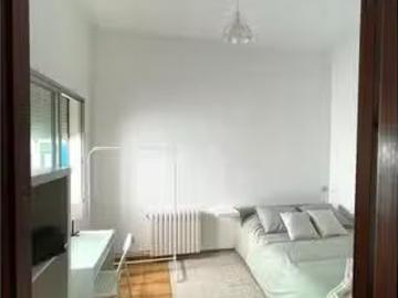 Habitación en piso compartido en el Camp de l'Arpa, Barcelona
