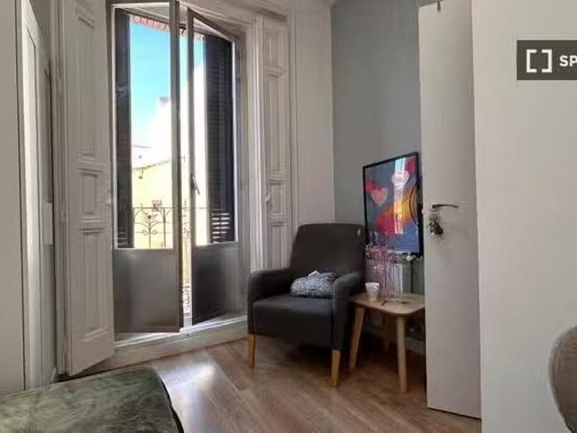 Habitación en piso compartido en Embajadores, Madrid