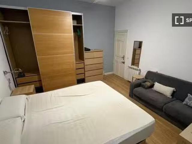Habitación en piso compartido en Embajadores, Madrid
