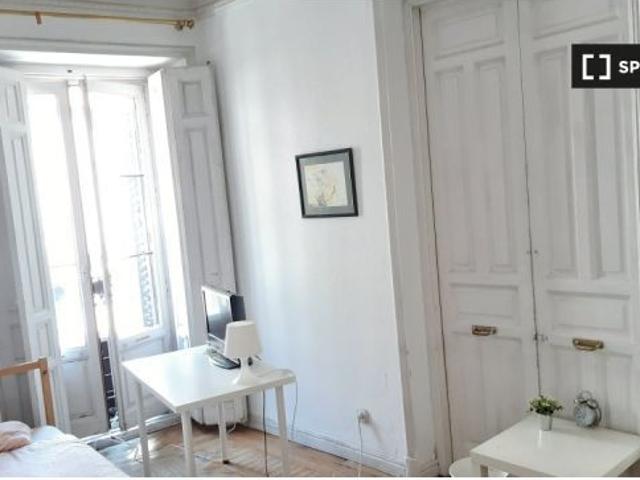 Habitación en piso compartido en madrid
